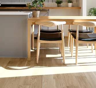 床は天然木複層フローリング