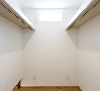 主寝室横にウォークインクローゼット