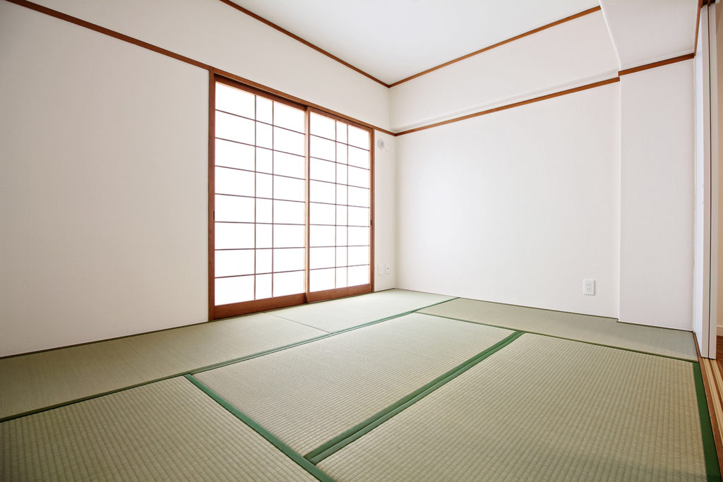 和室は一室を残し、畳の表替えとクロスの貼り替えを行いました。　