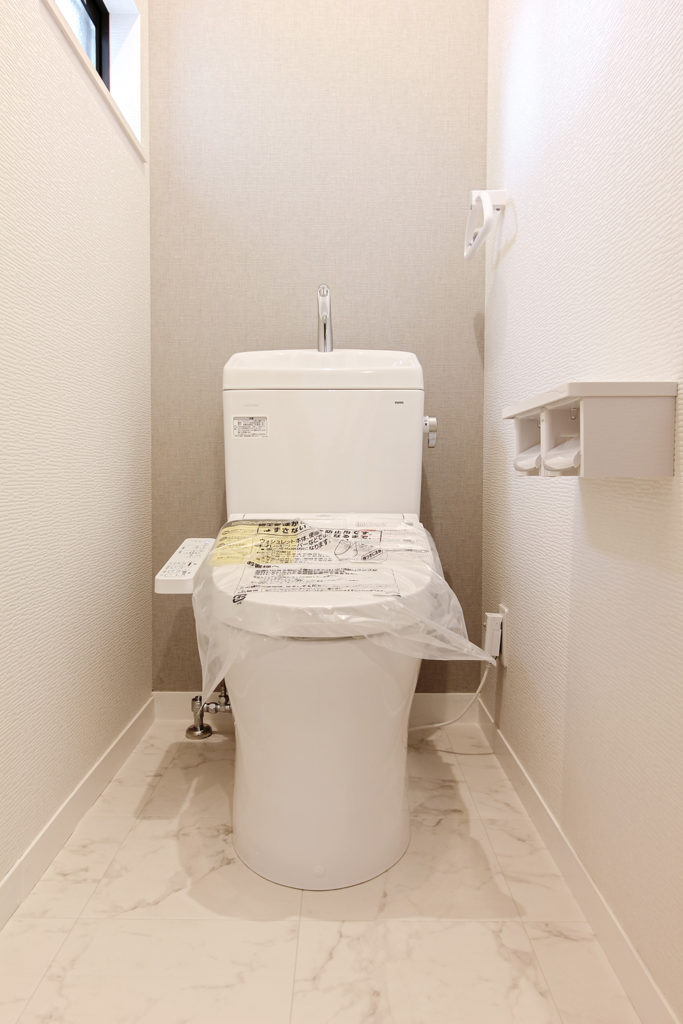 トイレは、TOTOのピュアレストQRを設置しました。