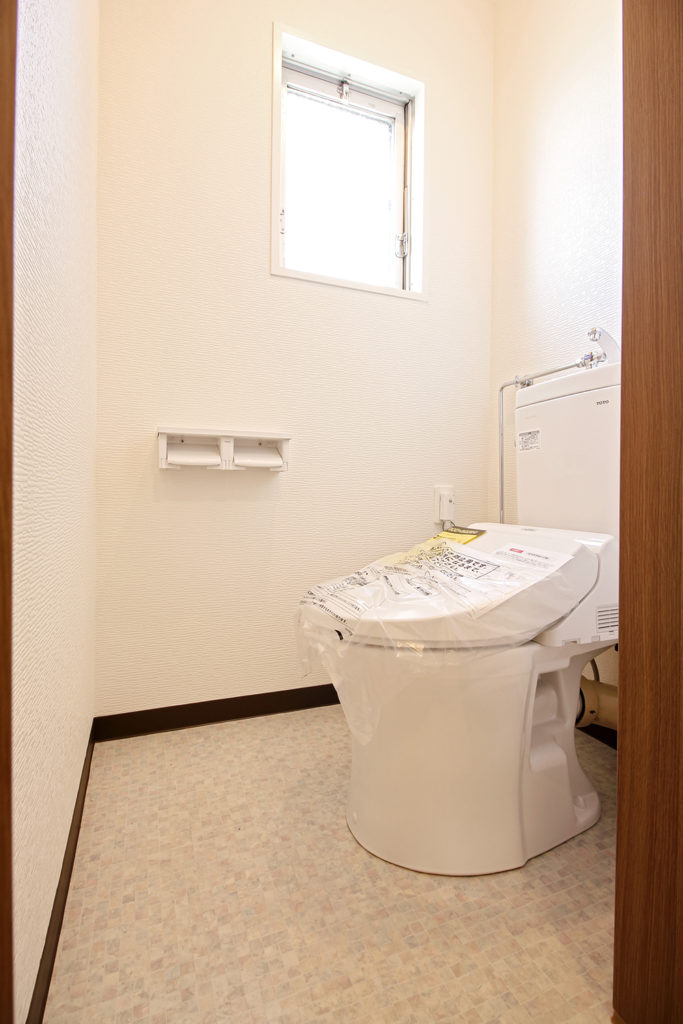 トイレはピュアレストMR(タンク手洗付)を設置しました。