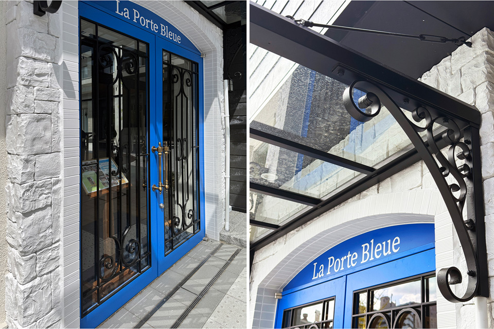 本格的な扉の格子、キャノピー（庇）は金物クラフトワークを手掛ける会社に製作していただきました。