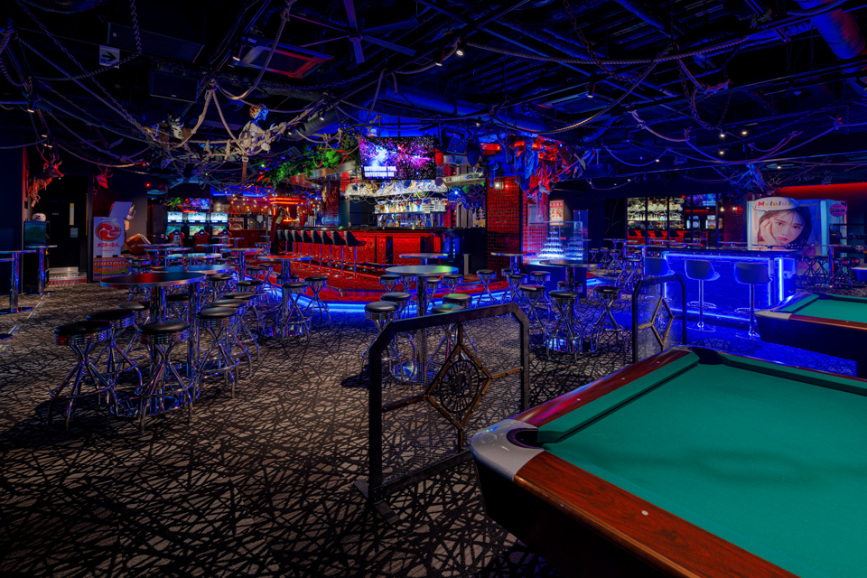 店内は圧巻の広さで、様々なアミューズメントが用意されており、見どころ満載です。