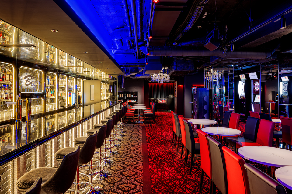 限られた空間ではありましたが、開放感ある抜けた空間へとデザインされた設計はさすがですね！ （設計：キューブ環境開発株式会社）