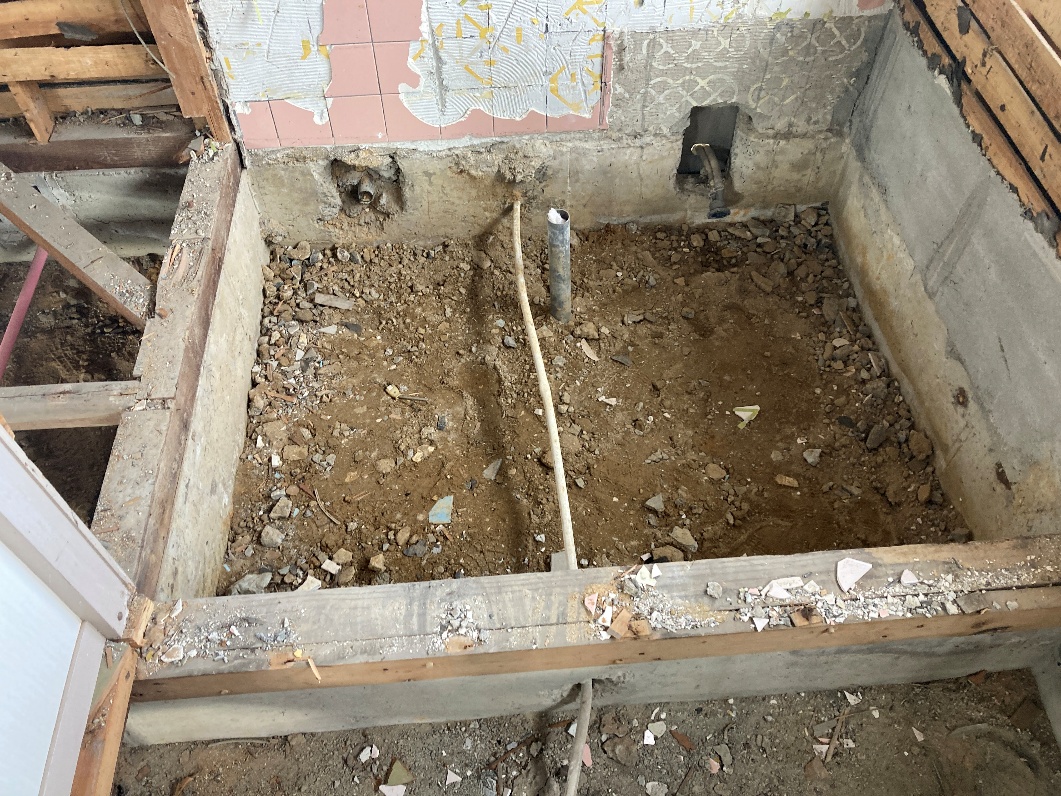 既存浴室　給排水配管