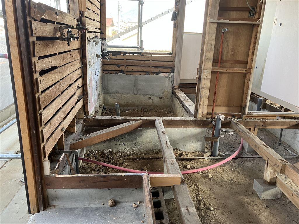 既存キッチン　給排水配管