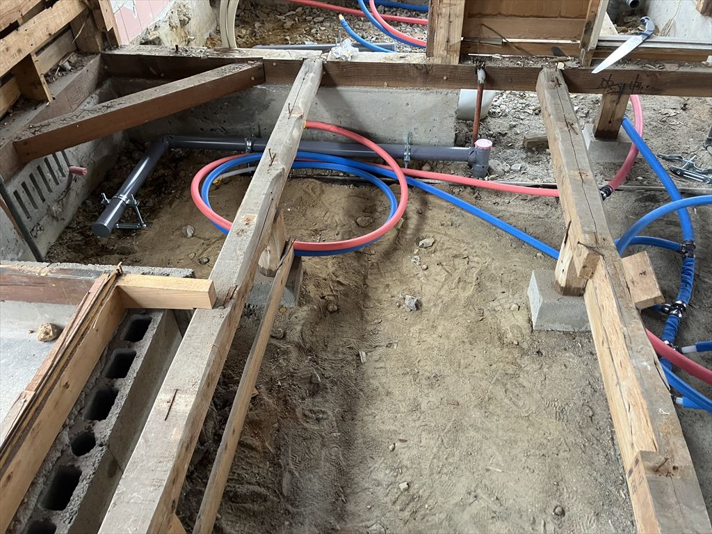 洗面室　給排水配管