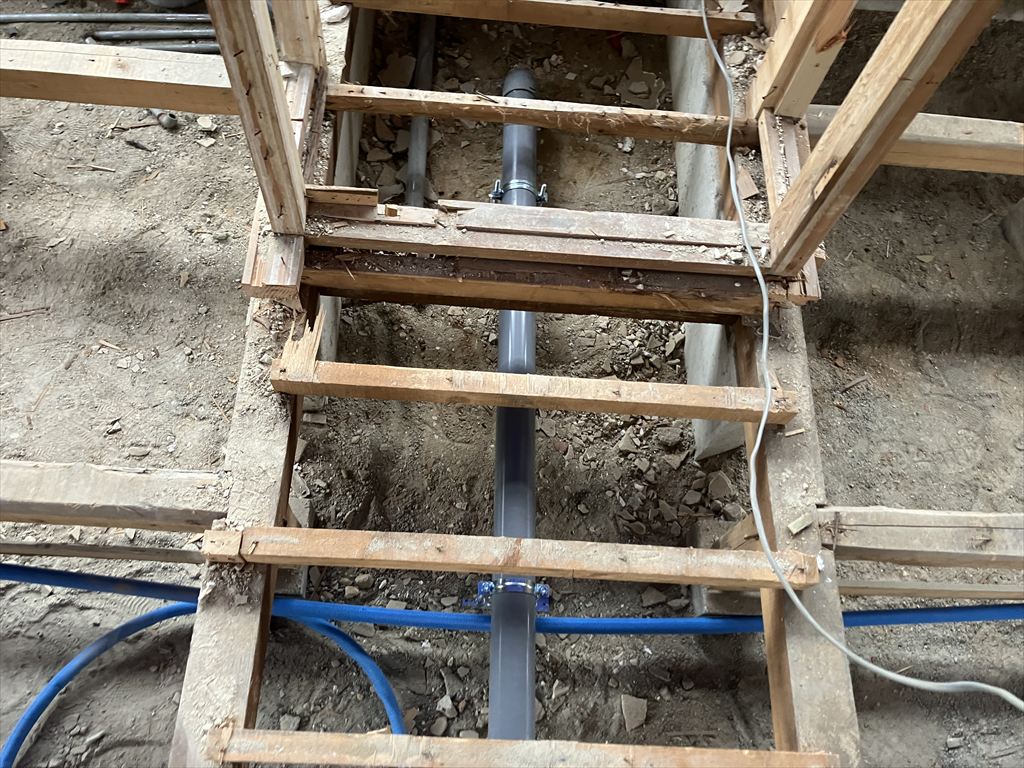 トイレ　給排水配管