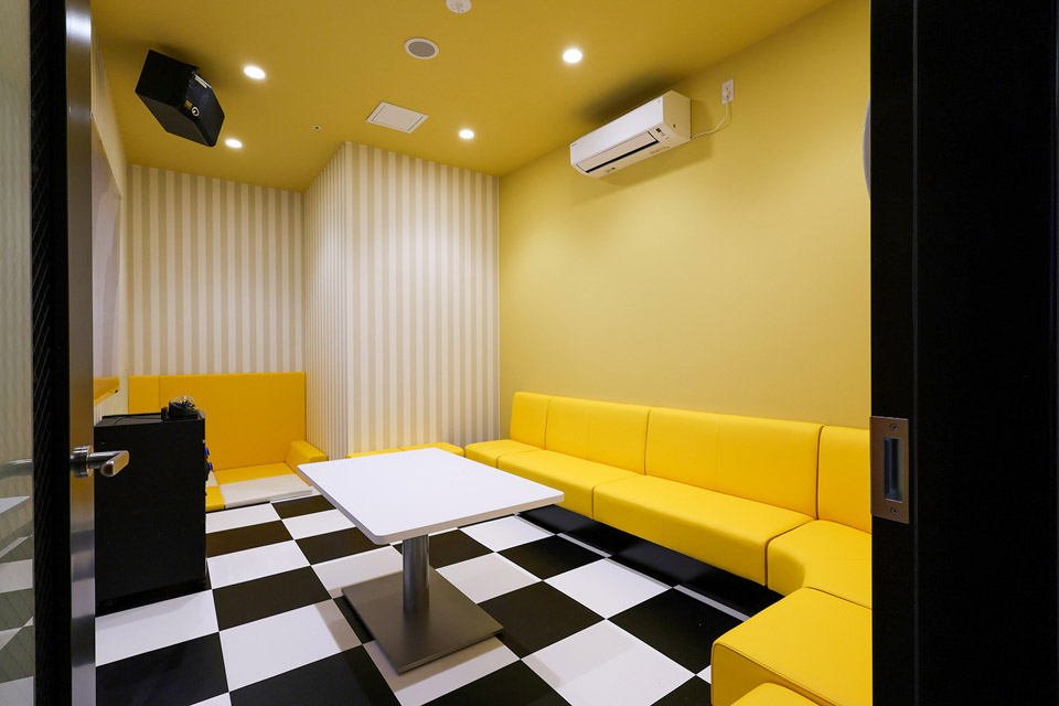 ダイナースカフェをイメージしたキッズスペース付きのカラオケルームもあります。